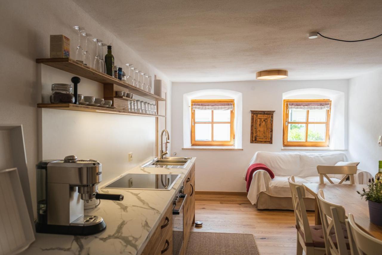 Gehobenes Ambiente In Historischer Wohnung Walting Dış mekan fotoğraf