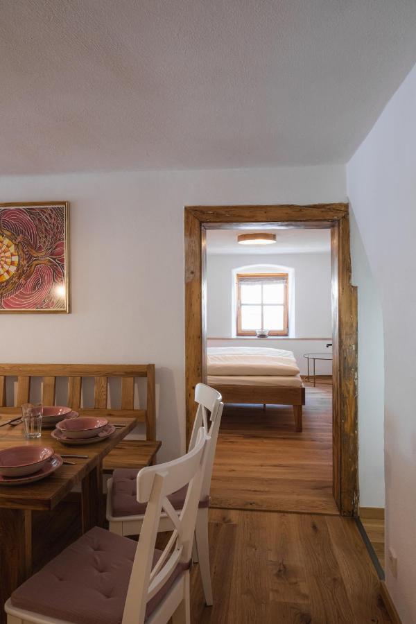 Gehobenes Ambiente In Historischer Wohnung Walting Dış mekan fotoğraf